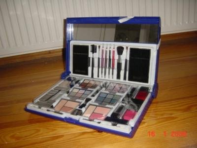 slika-SMINKA-CITAV-SET-U-JEDNOM--NOVO-NOVO-151955x400.jpg, 19 KB